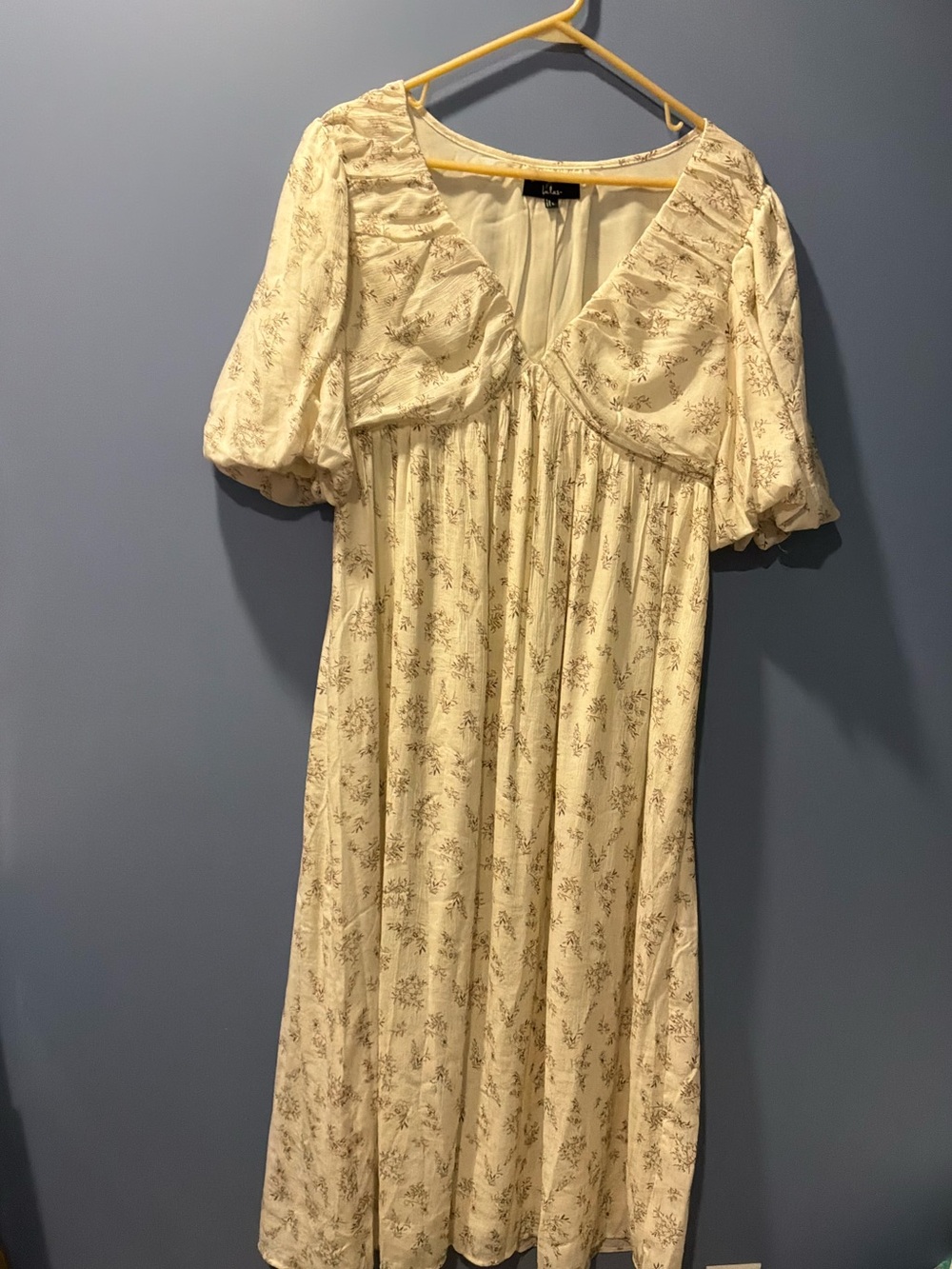 🚘LULU’S Cream Floral Maxi Dress with Puff Sleeves - Picture 1 of 7